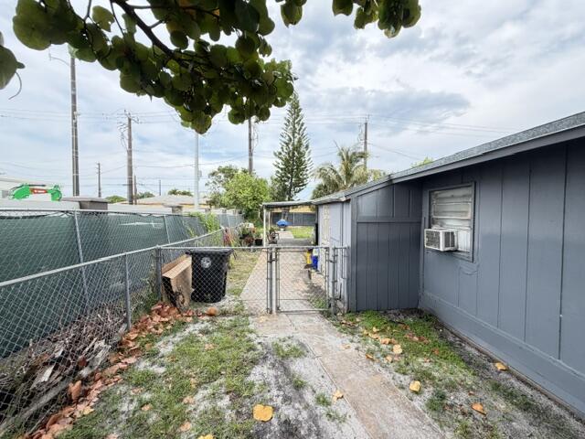 LAKE WORTH TOWN OF - Residential Income