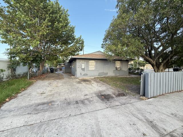 LAKE WORTH TOWN OF - Residential Income