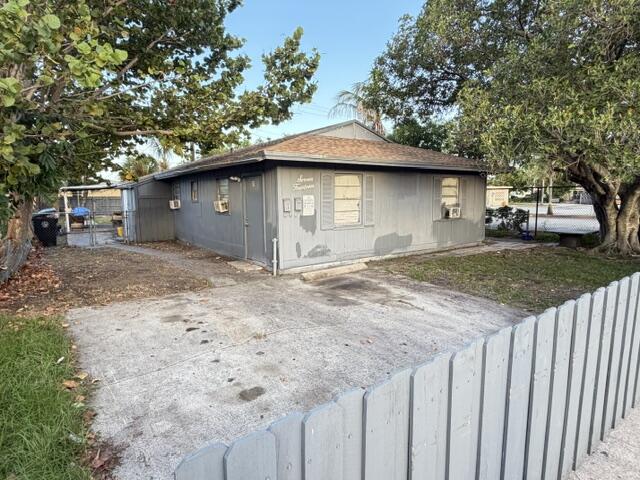 LAKE WORTH TOWN OF - Residential Income