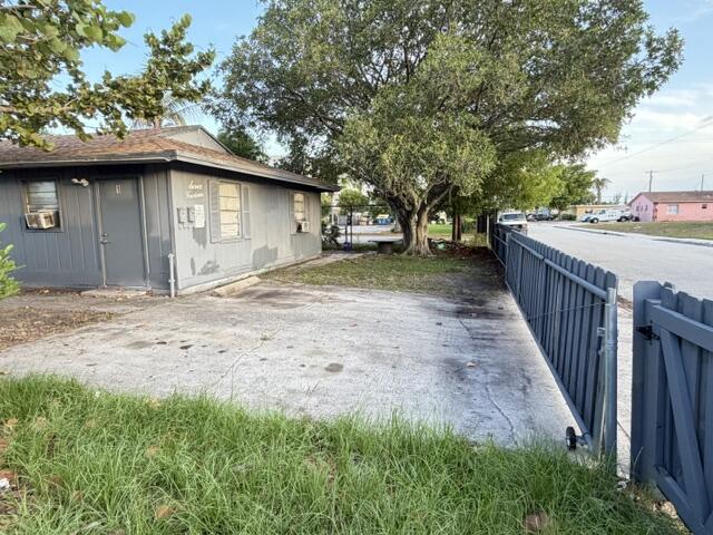 LAKE WORTH TOWN OF - Residential Income