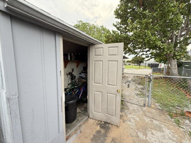 LAKE WORTH TOWN OF - Residential Income