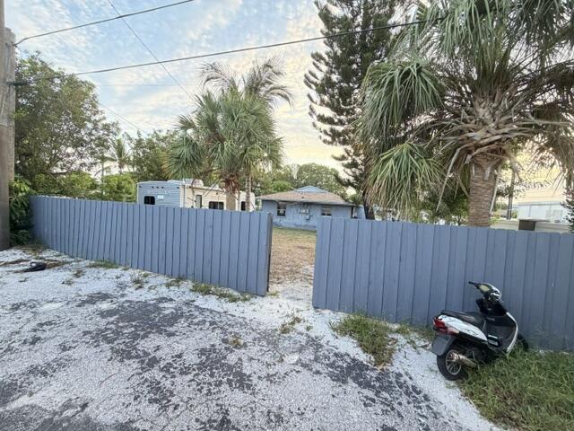 LAKE WORTH TOWN OF - Residential Income