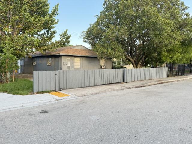 LAKE WORTH TOWN OF - Residential Income