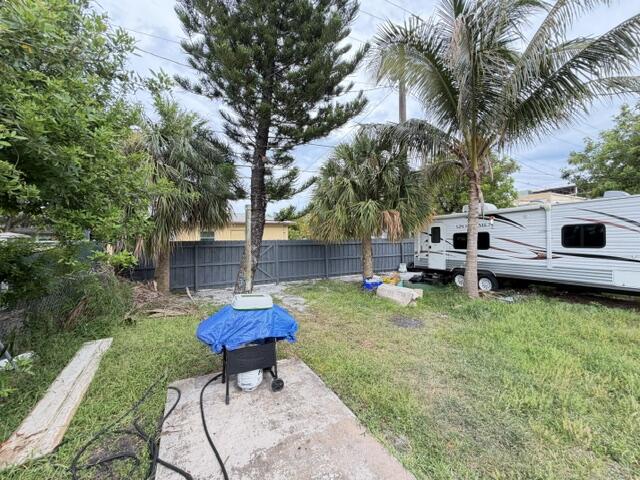 LAKE WORTH TOWN OF - Residential Income