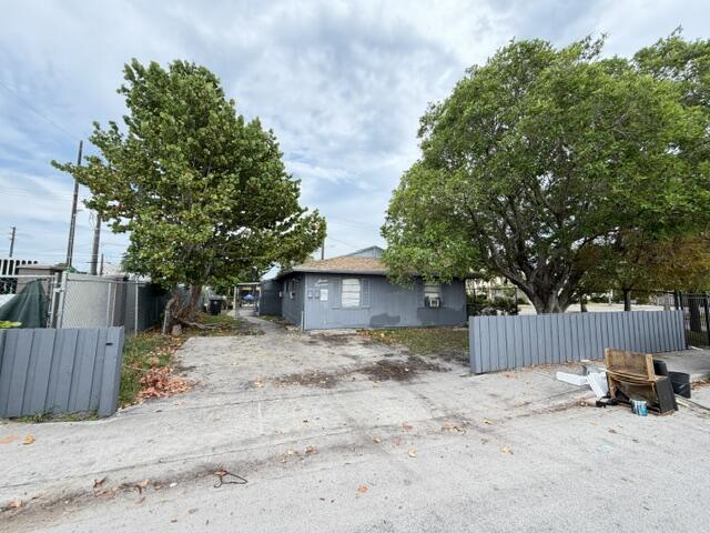 LAKE WORTH TOWN OF - Residential Income