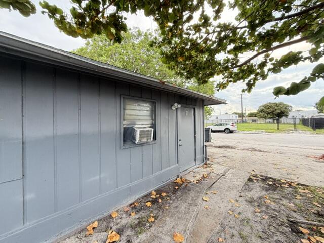 LAKE WORTH TOWN OF - Residential Income