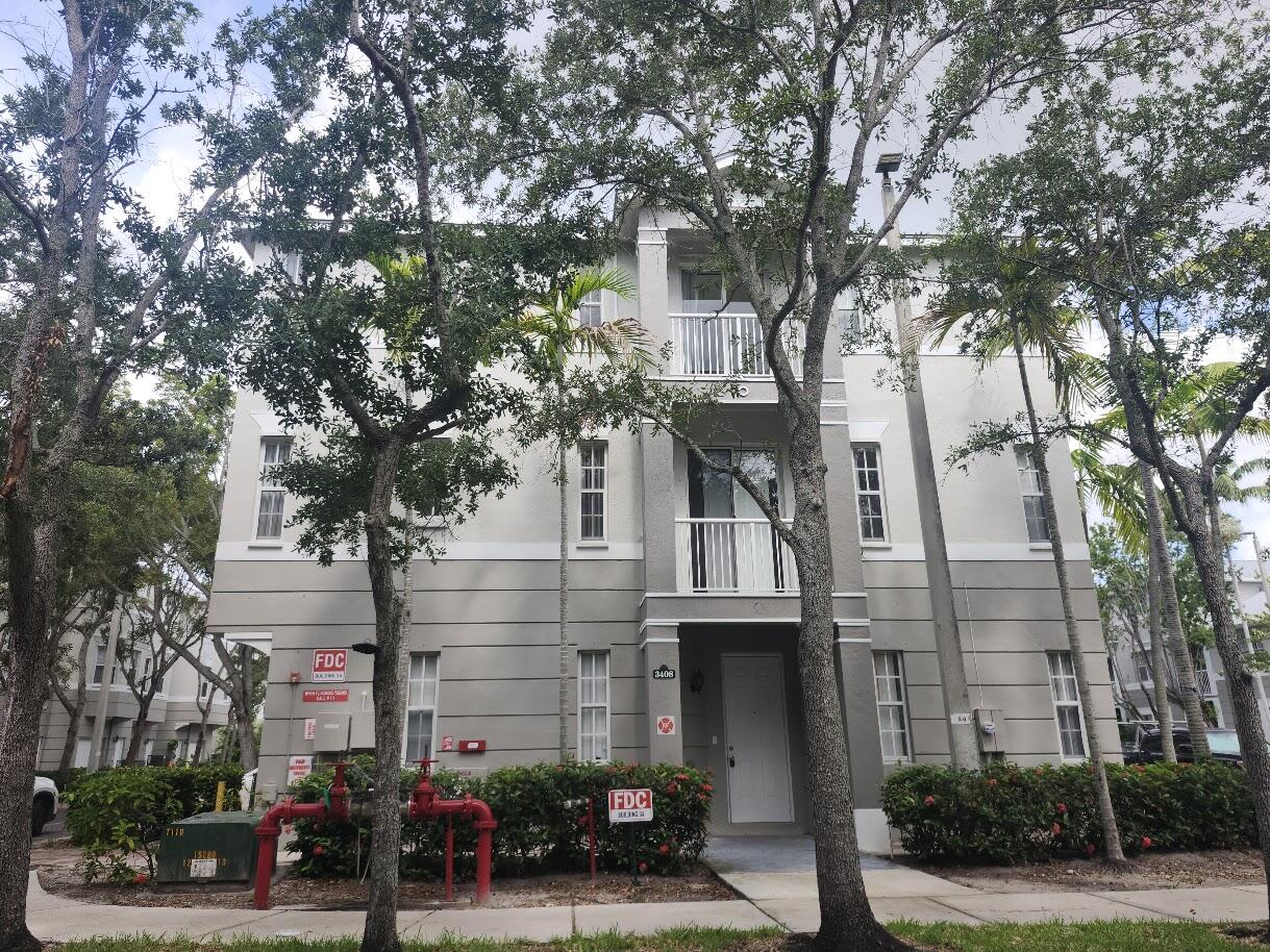SHOMA TOWNHOMES AT ROYAL PALM BEACH CONDO - Residential