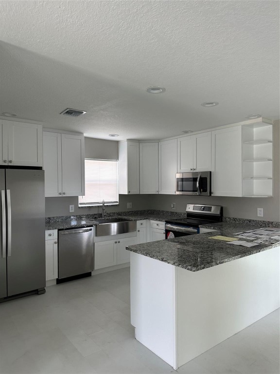 Commonwealth Manor 75-29 - Residential