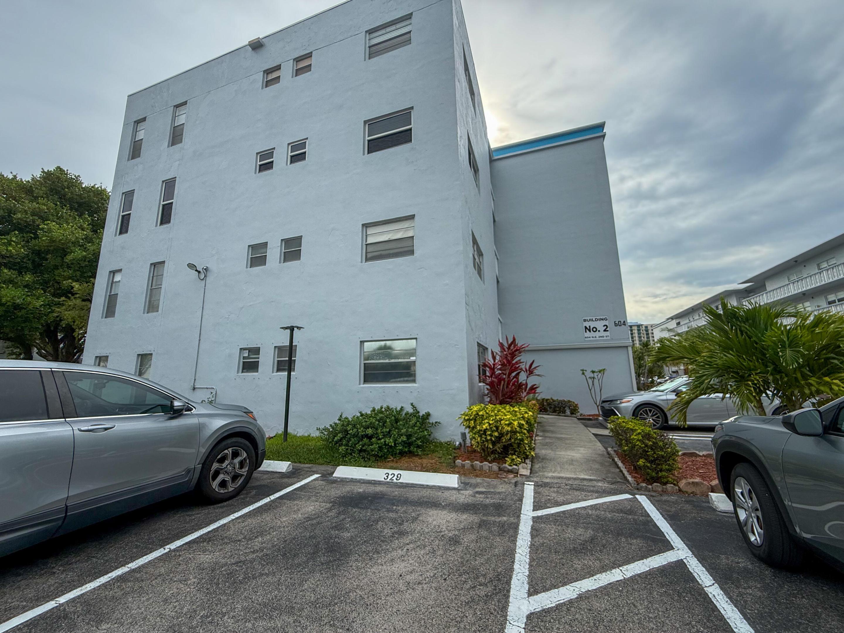 DANIANS NORTH CONDO - Residential