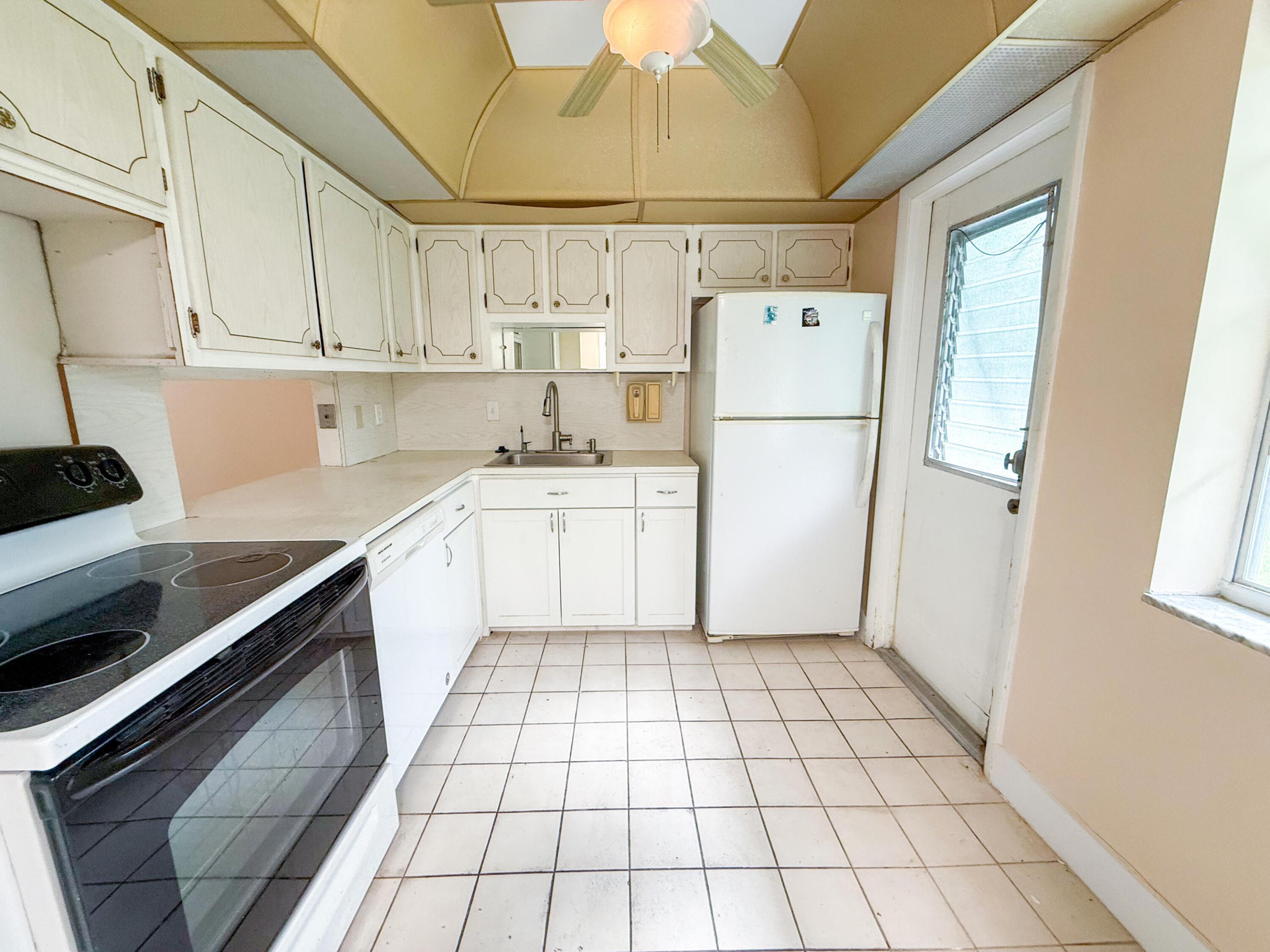 DANIANS NORTH CONDO - Residential