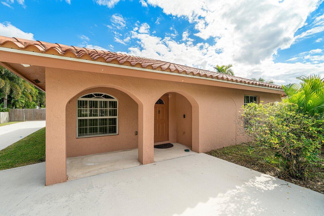 PALM BEACH FARMS CO 3 - Residential Lease