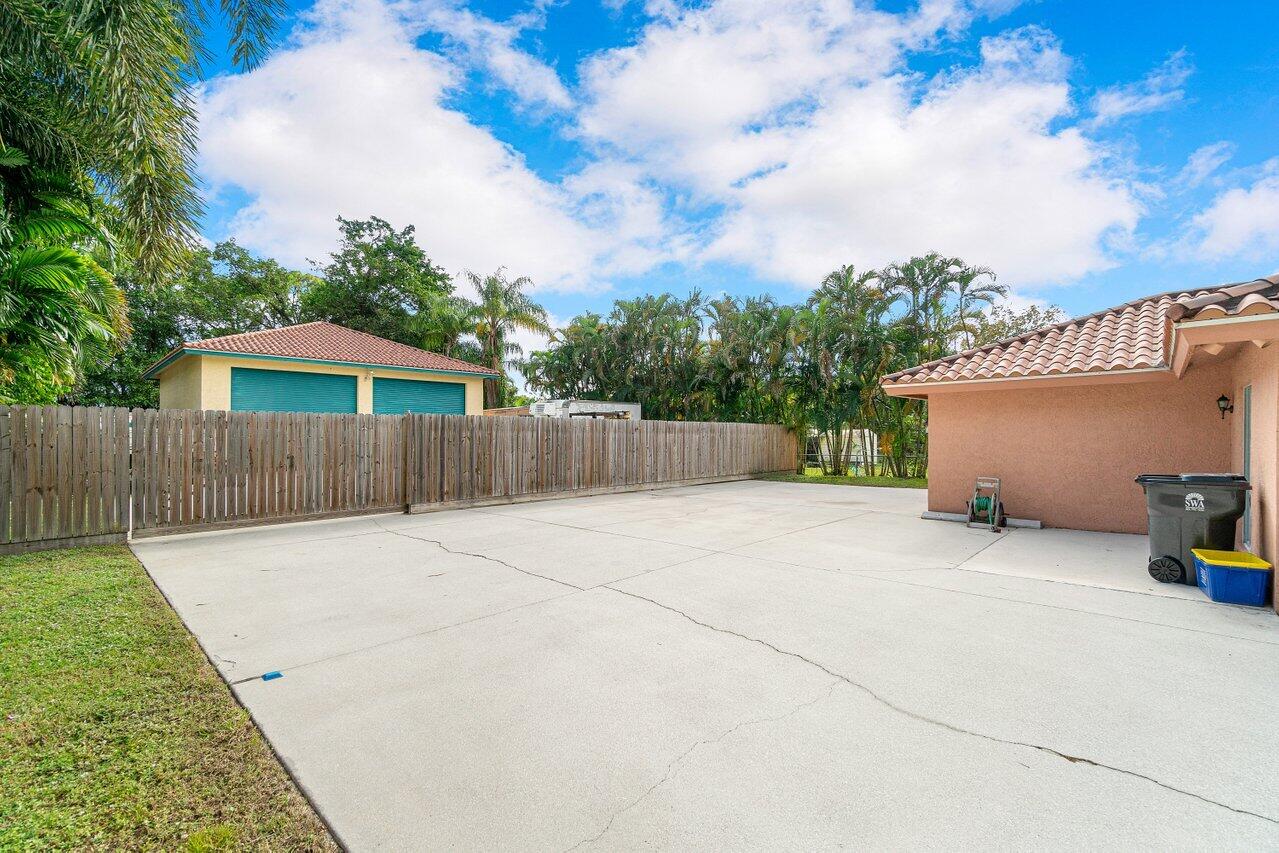 PALM BEACH FARMS CO 3 - Residential Lease