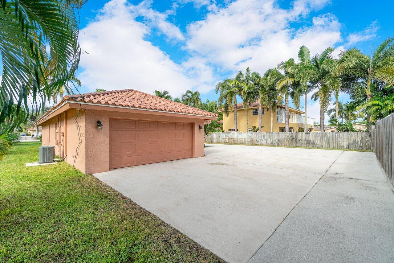 PALM BEACH FARMS CO 3 - Residential Lease