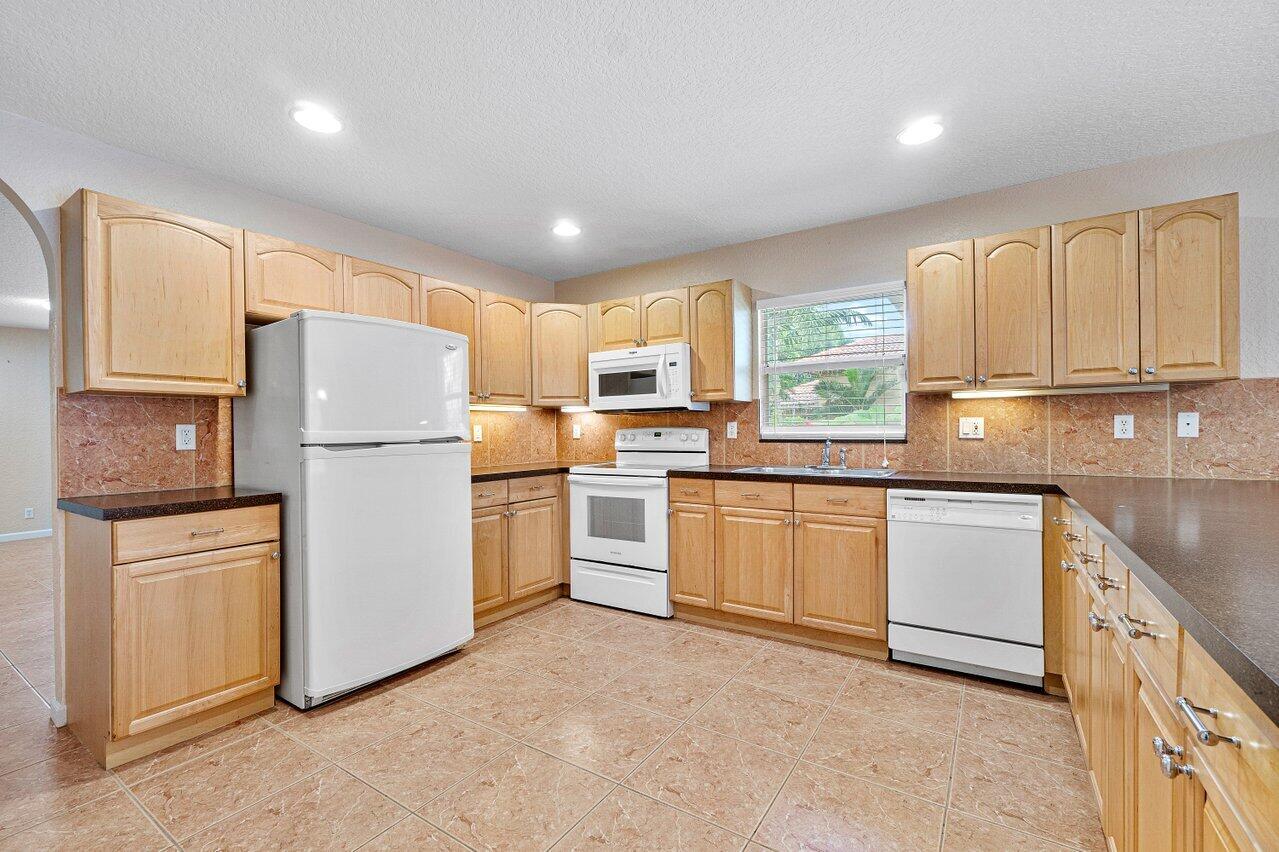 PALM BEACH FARMS CO 3 - Residential Lease