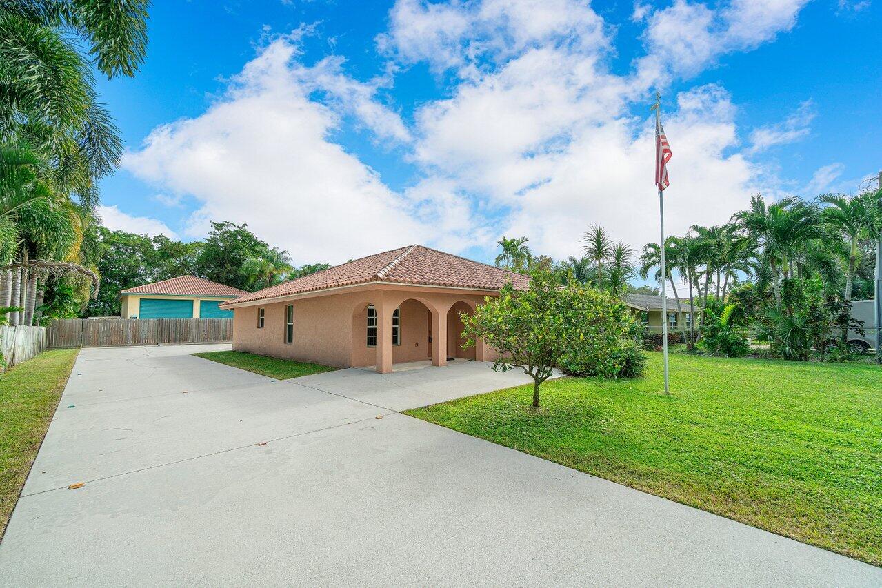 PALM BEACH FARMS CO 3 - Residential Lease
