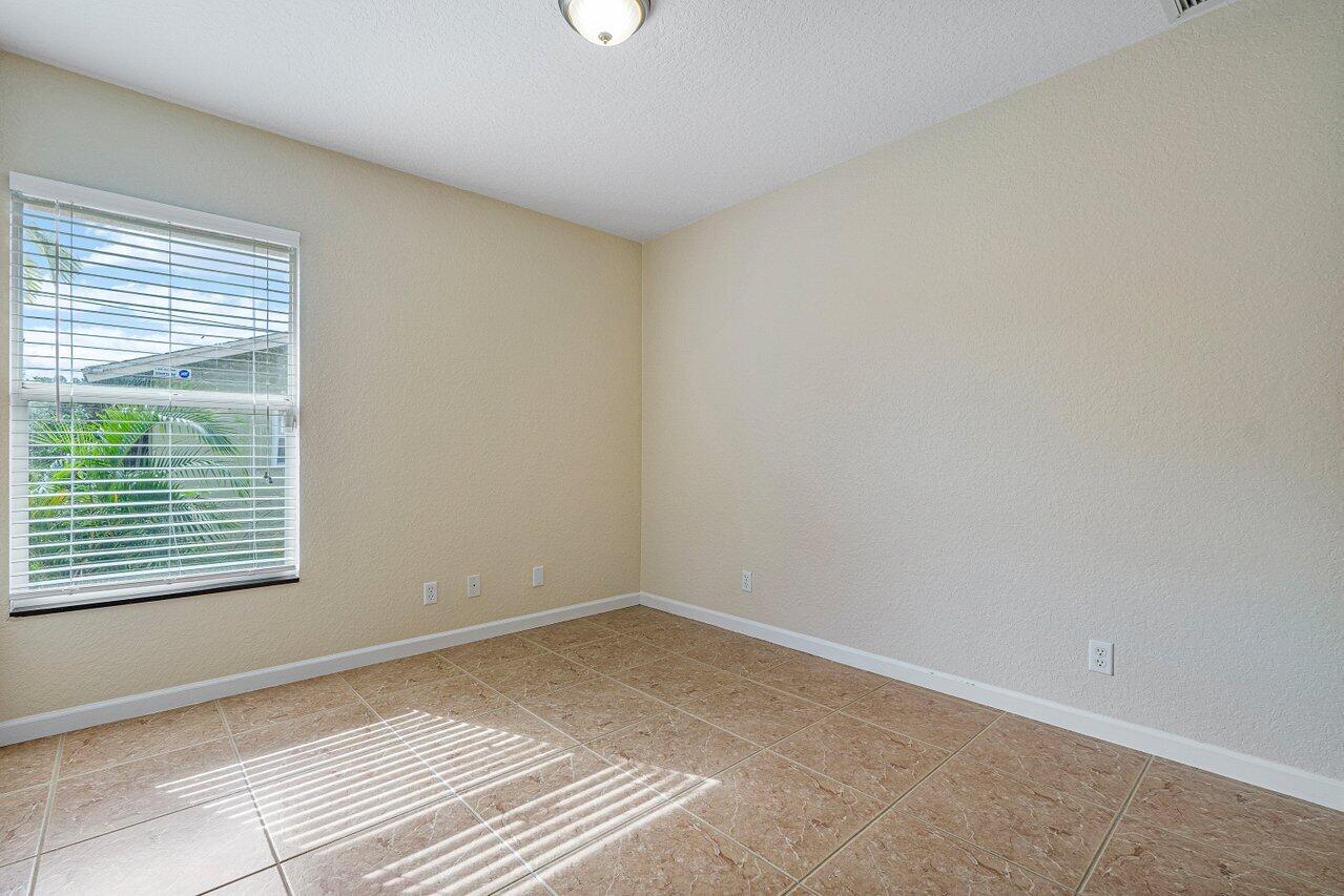 PALM BEACH FARMS CO 3 - Residential Lease