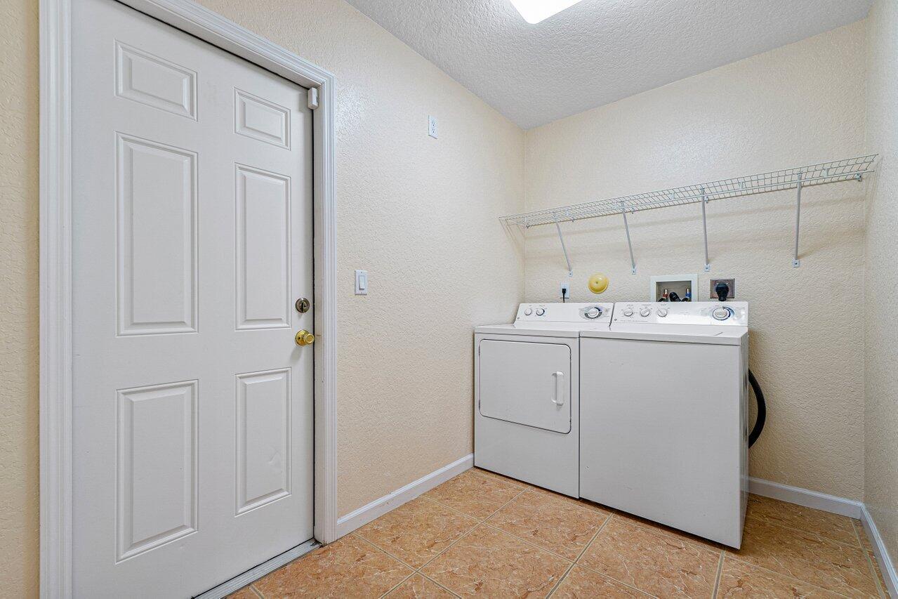 PALM BEACH FARMS CO 3 - Residential Lease