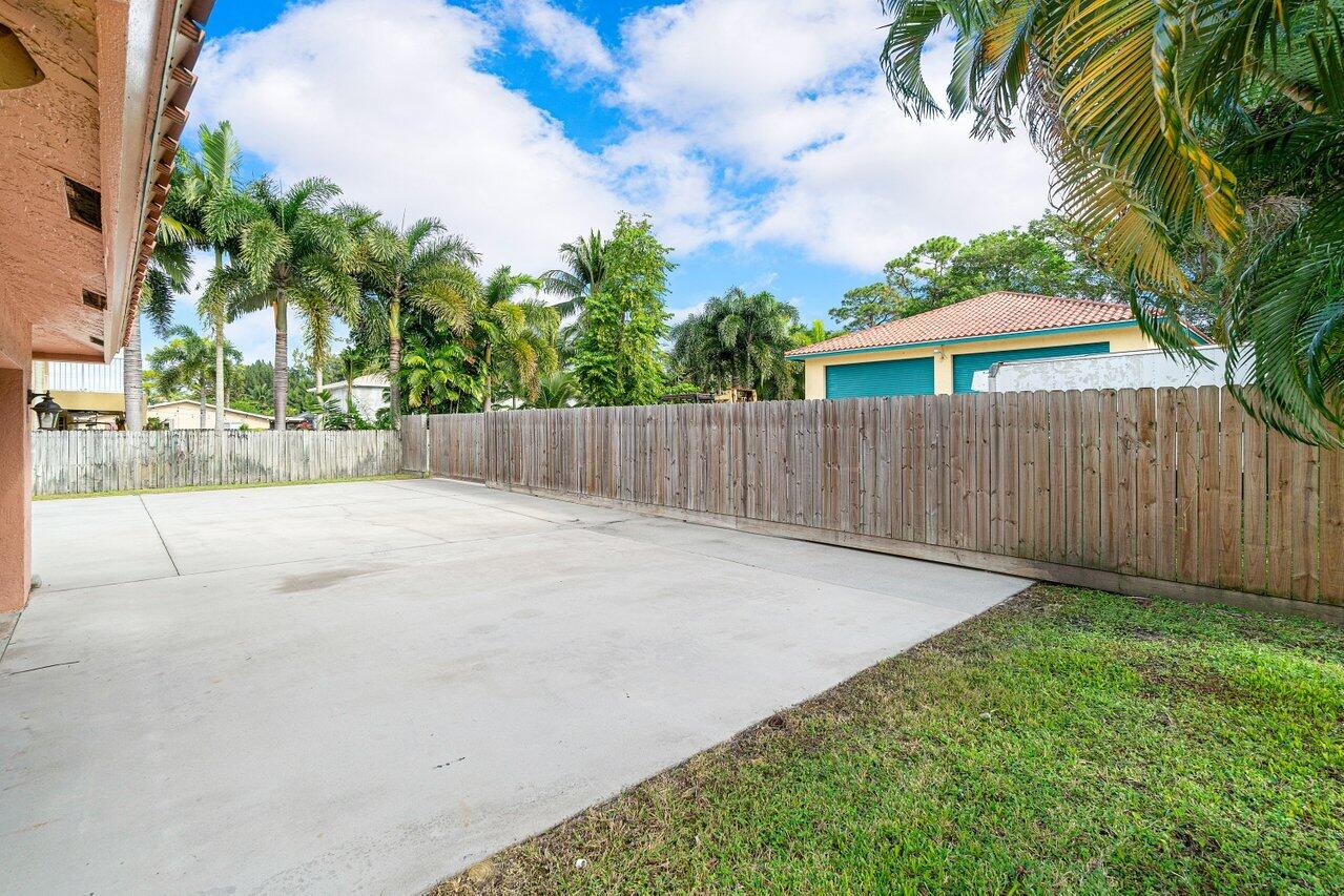 PALM BEACH FARMS CO 3 - Residential Lease