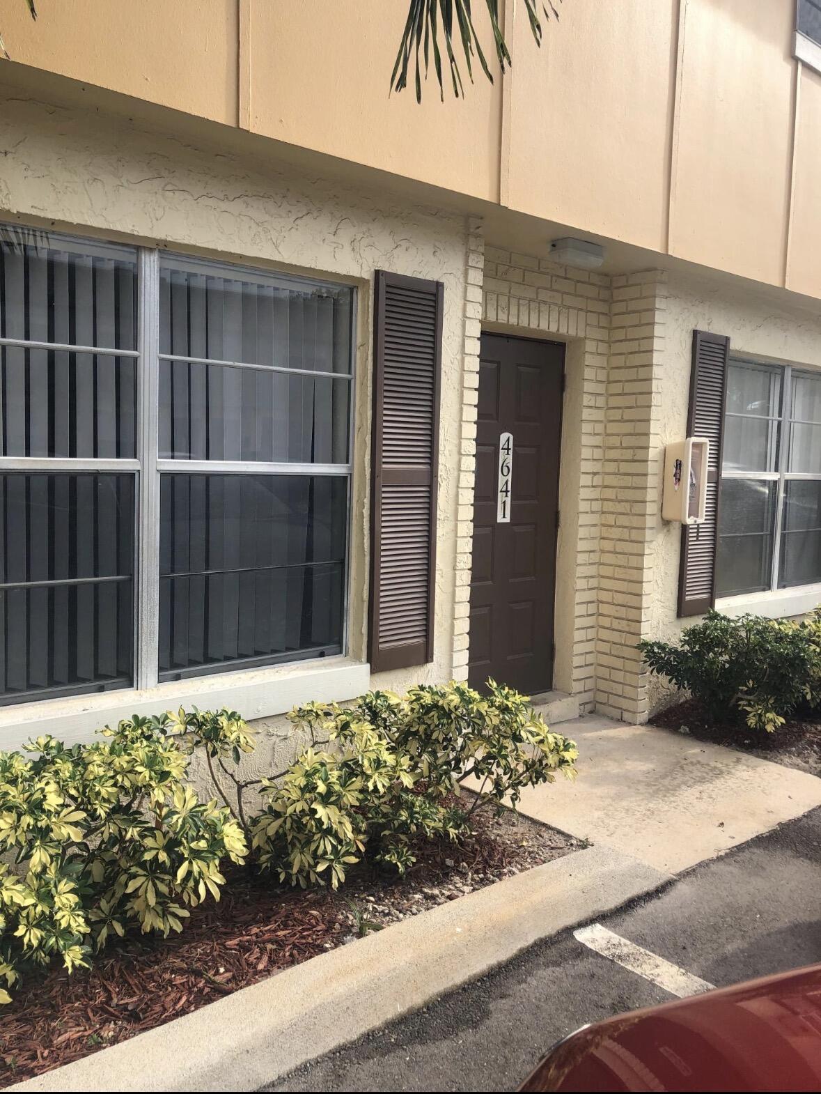 Fully upgraded corner unit townhouse in a wonderful, close knit  community in Plantation. 2 bedrooms, 1.5 bathroom.  Amenities include pool, tennis court and playgrounds.  Townhouse is close to schools in the neighborhood.  All energy efficient stainless steel appliances in Kitchen. Washer and dryer in unit. Private outdoor courtyard blends the comfort of indoor living with the openness of nature. Great opportunity for a first time buyer.  Make your appointment to see it today. Can be rented immediately.