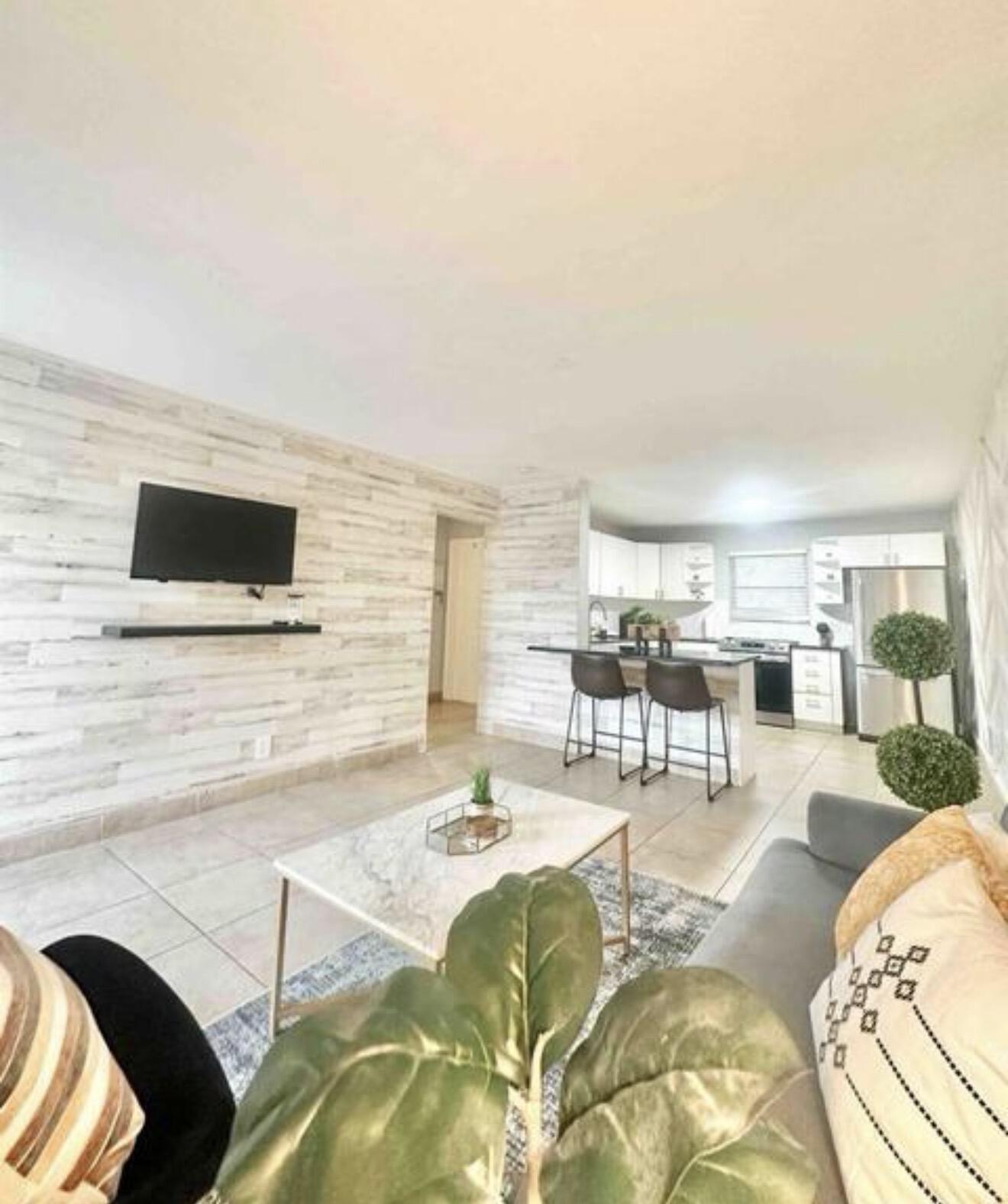 NORTH LAKE WORTH - Residential Income