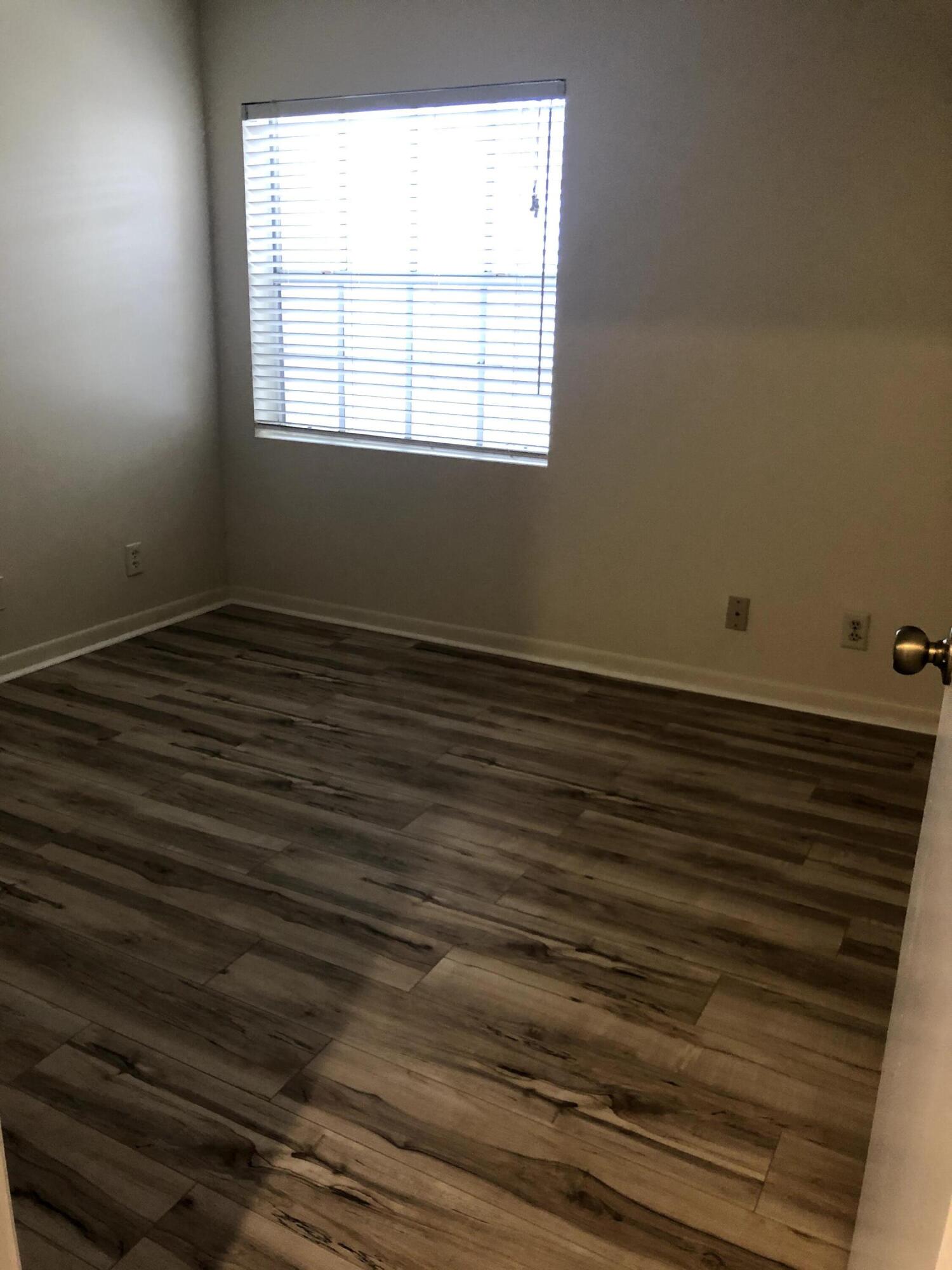 COUNTRY ISLES PHASE II - Residential Lease