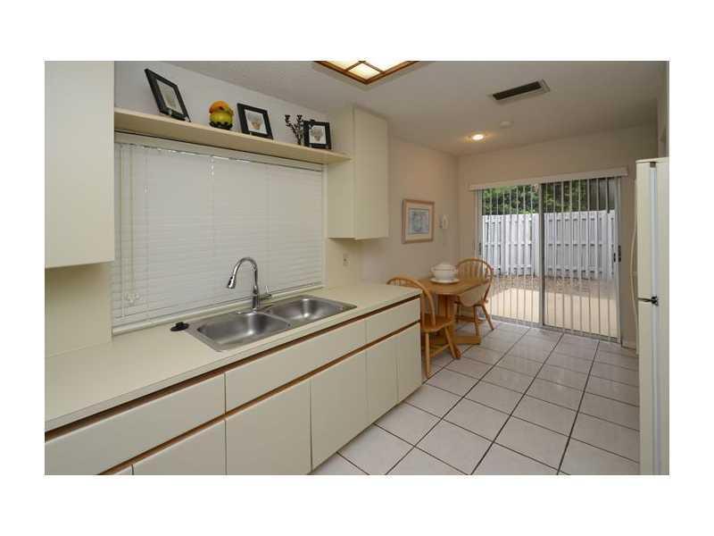COUNTRY ISLES PHASE II - Residential Lease