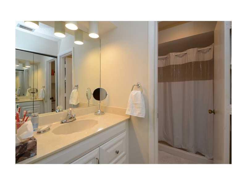 COUNTRY ISLES PHASE II - Residential Lease