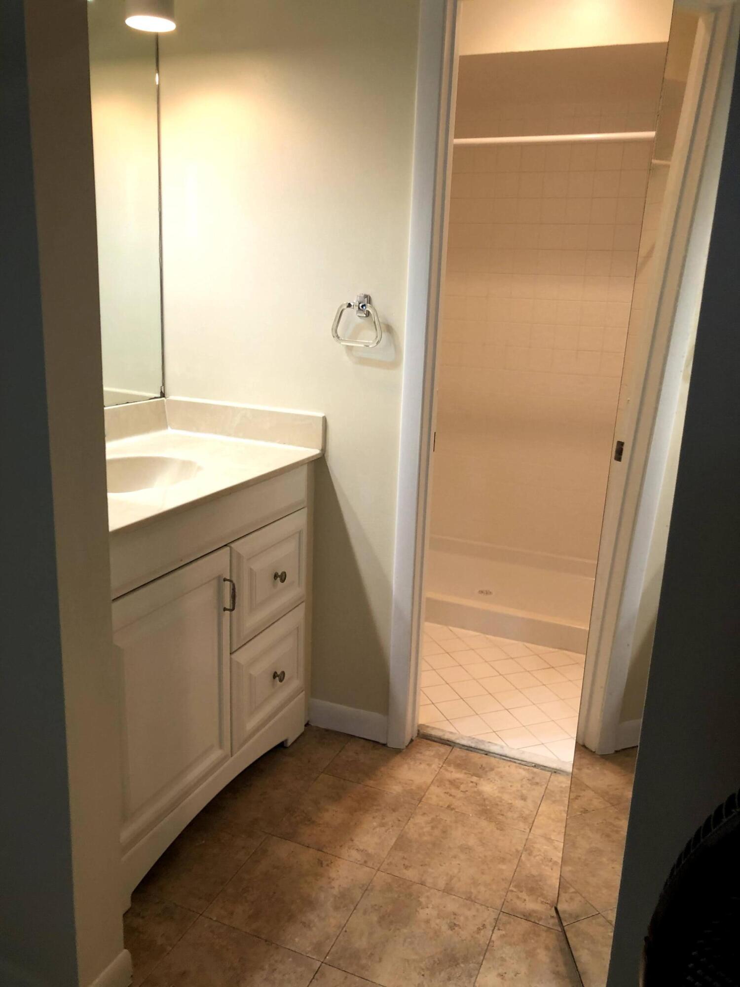 COUNTRY ISLES PHASE II - Residential Lease