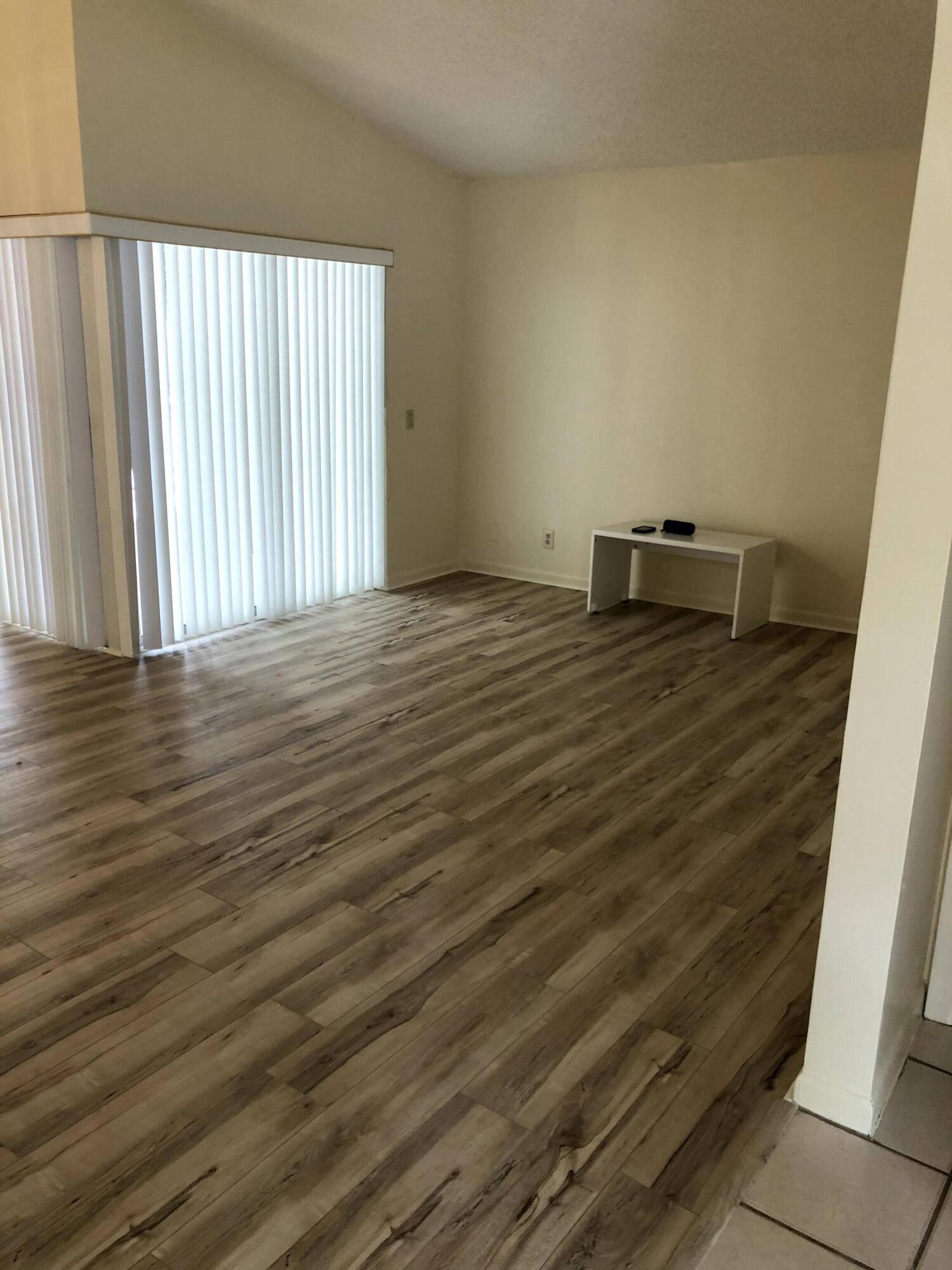 COUNTRY ISLES PHASE II - Residential Lease