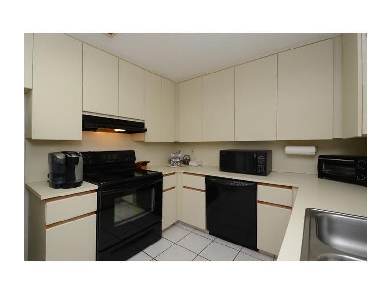 COUNTRY ISLES PHASE II - Residential Lease