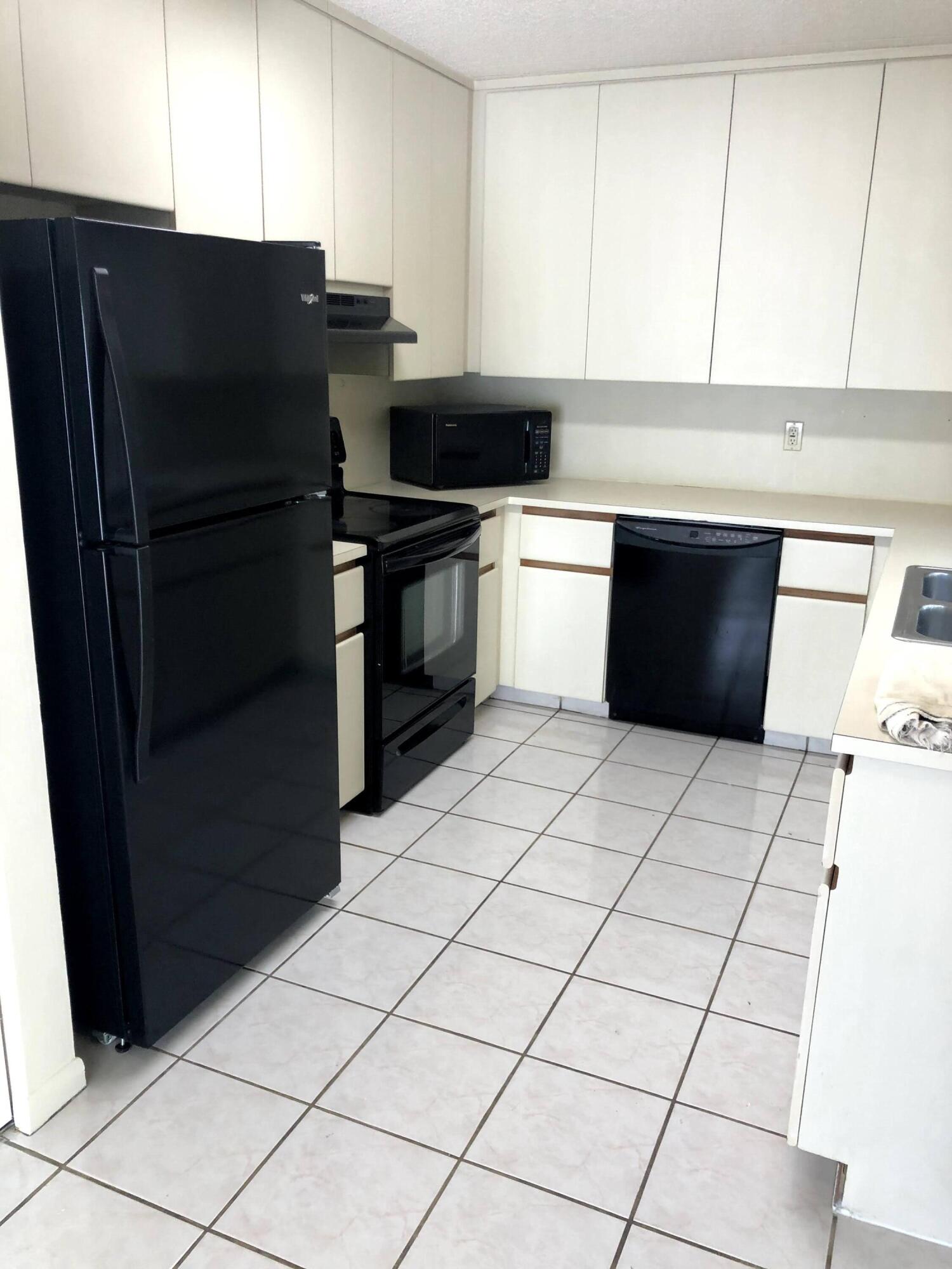 COUNTRY ISLES PHASE II - Residential Lease