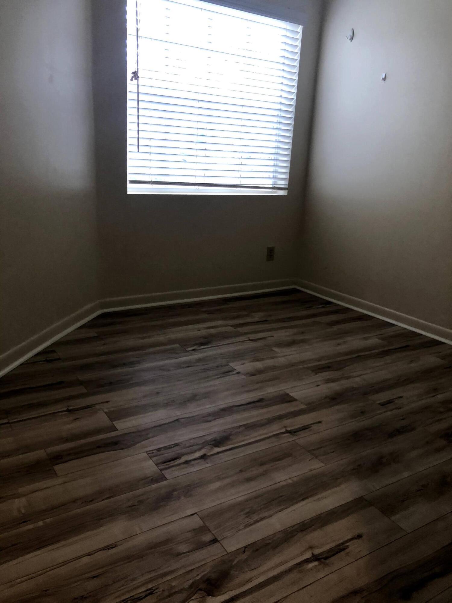 COUNTRY ISLES PHASE II - Residential Lease