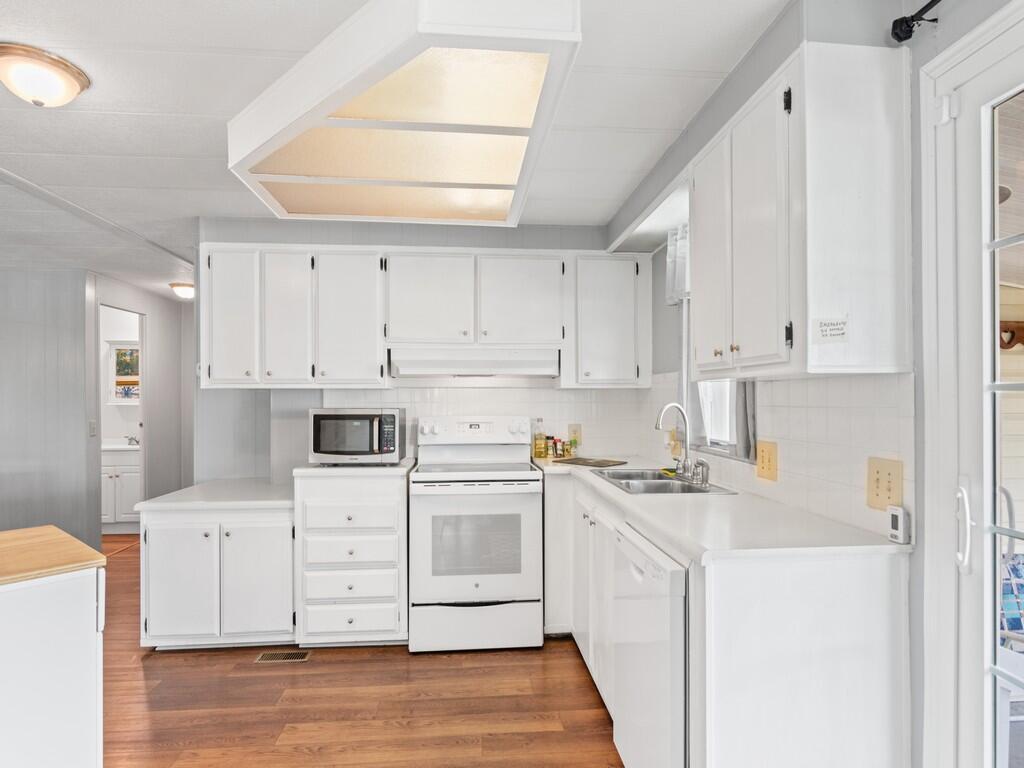 Pinelake Village Mobile Home Park - Residential