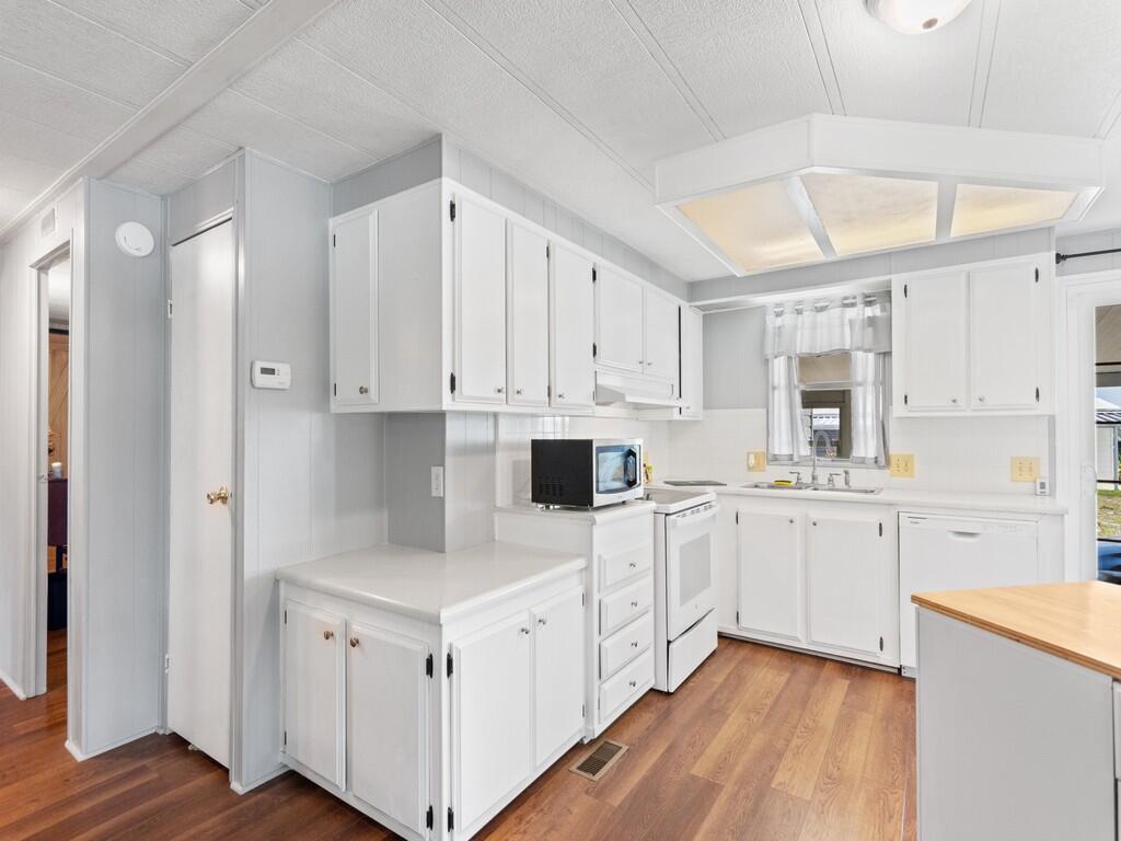 Pinelake Village Mobile Home Park - Residential