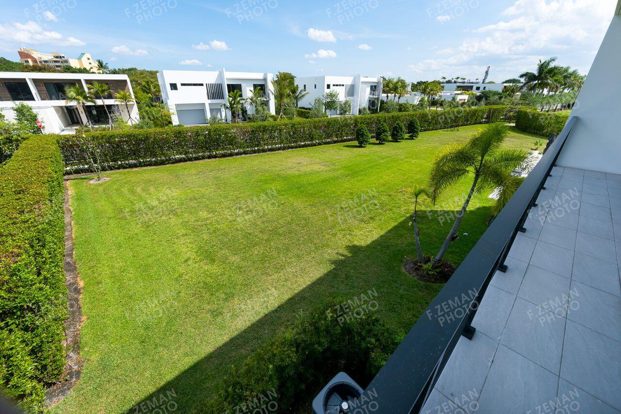 WESTON ESTATES - Residential