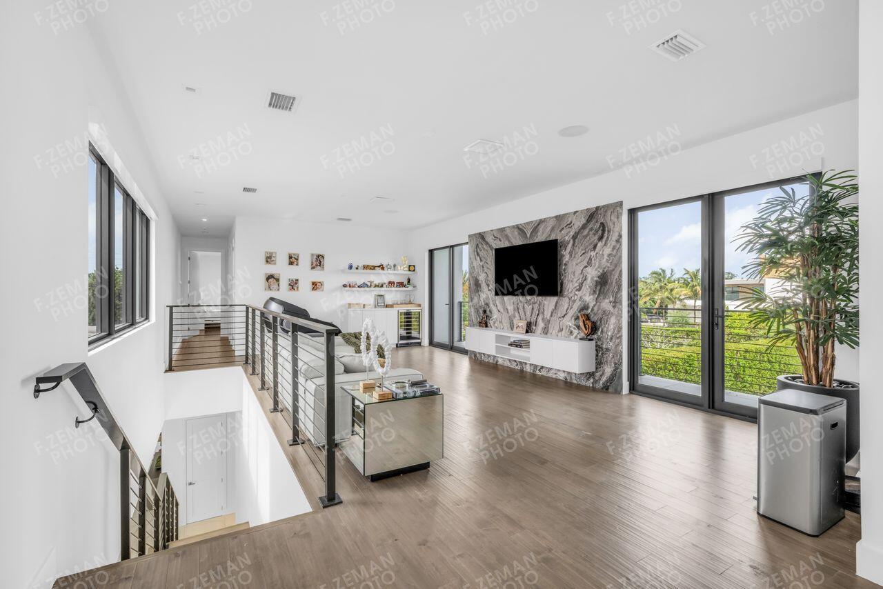 WESTON ESTATES - Residential