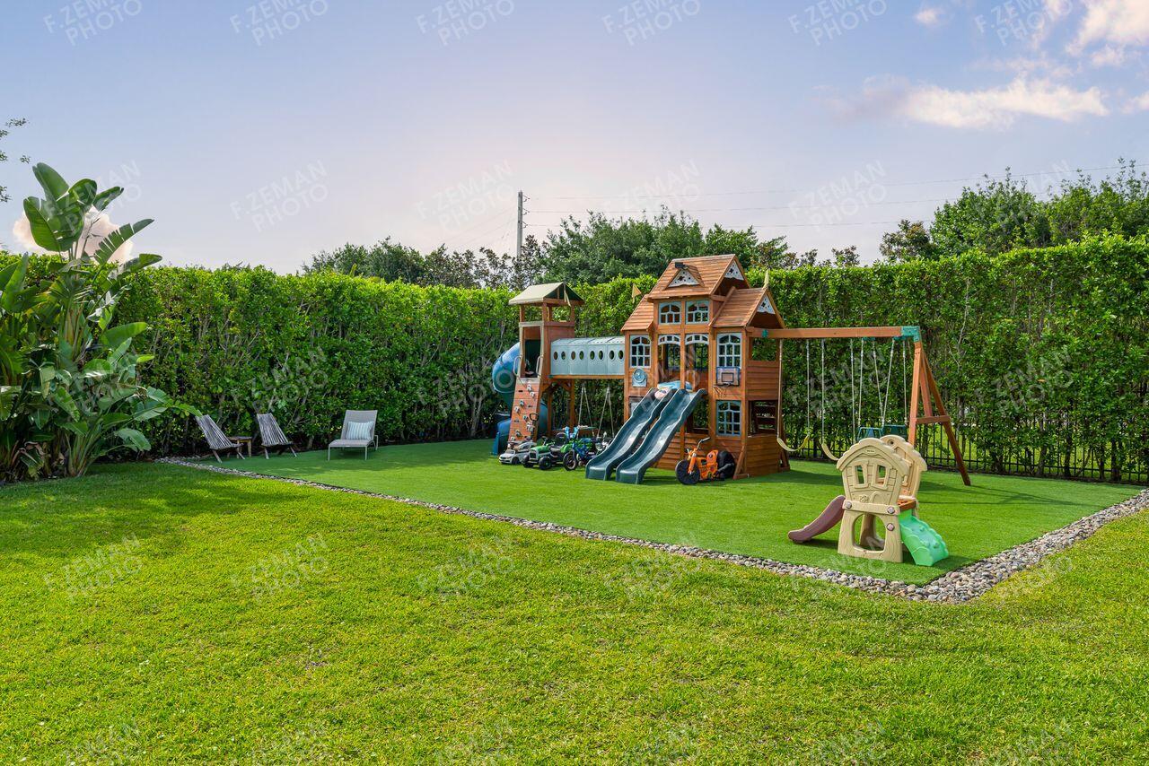 WESTON ESTATES - Residential