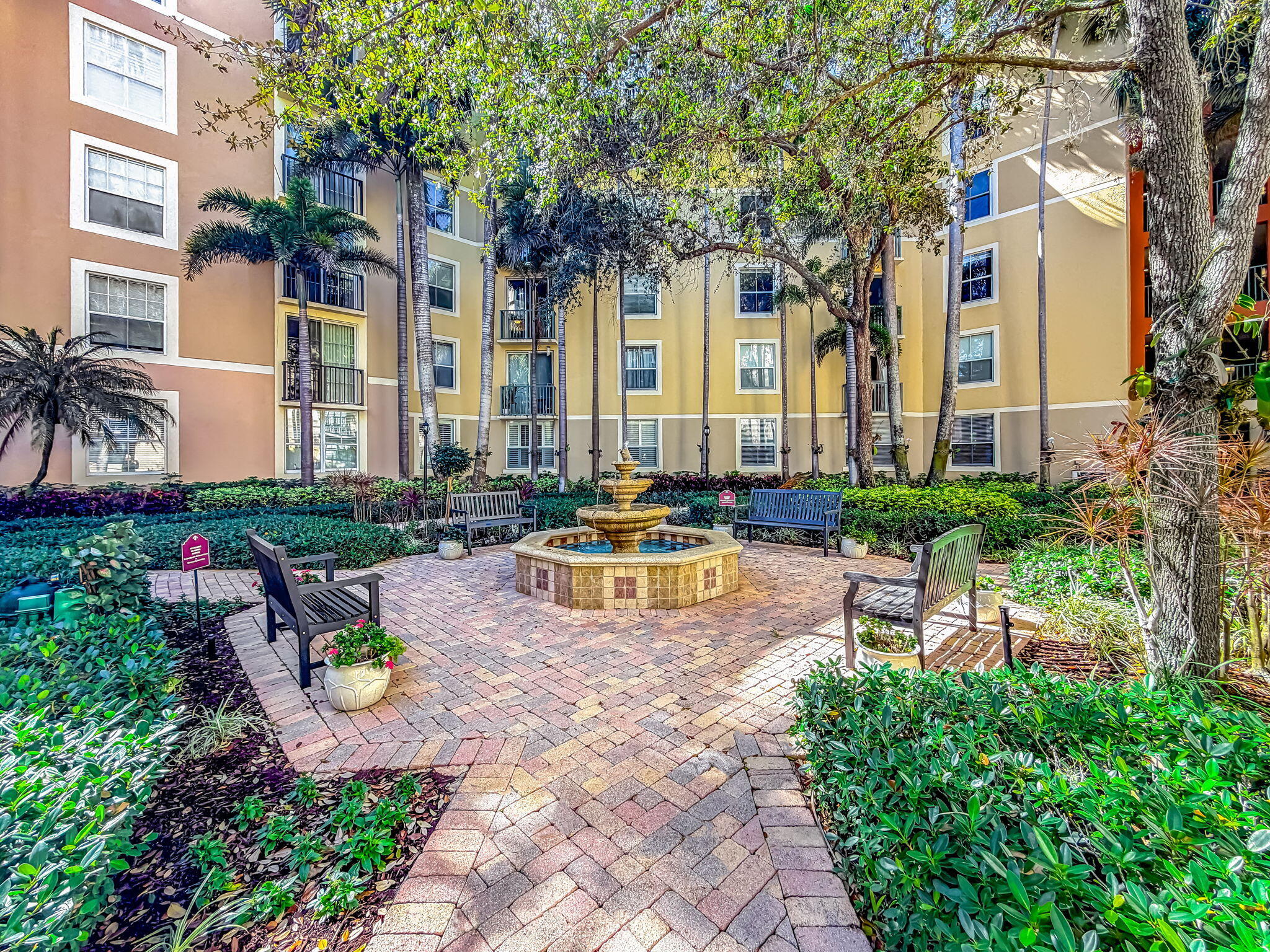 COURTYARDS IN CITYPLACE CONDO - Residential