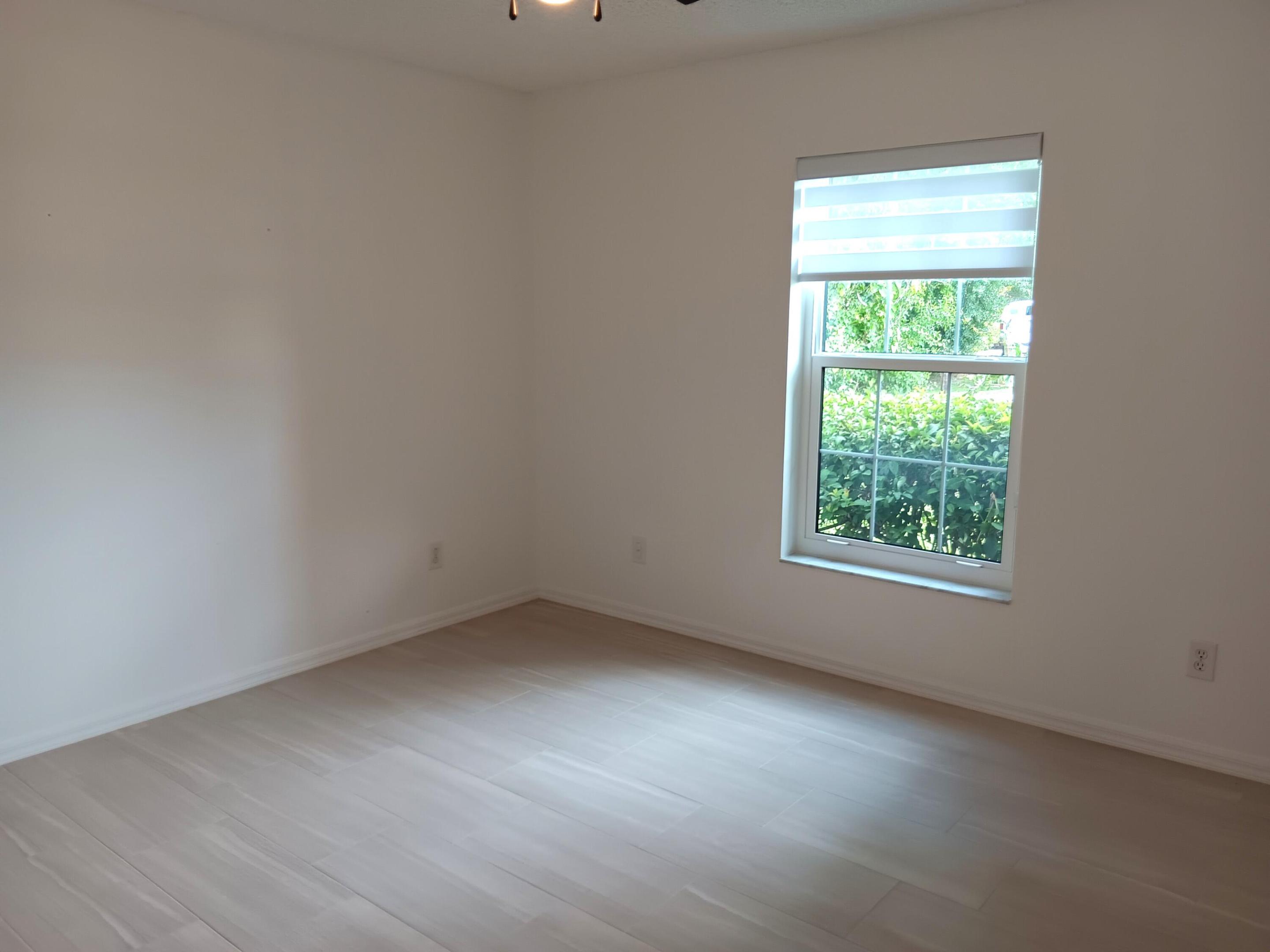SEBASTIAN HIGHLANDS UNIT 10 - Residential Lease