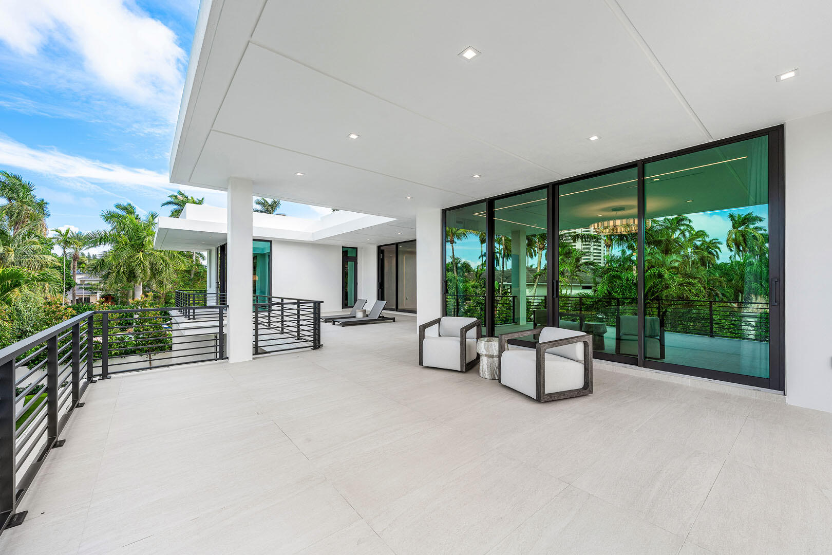 ROYAL PALM YACHT & COUNTRY CLUB - Residential