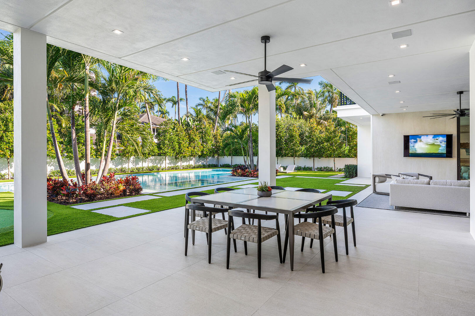 ROYAL PALM YACHT & COUNTRY CLUB - Residential