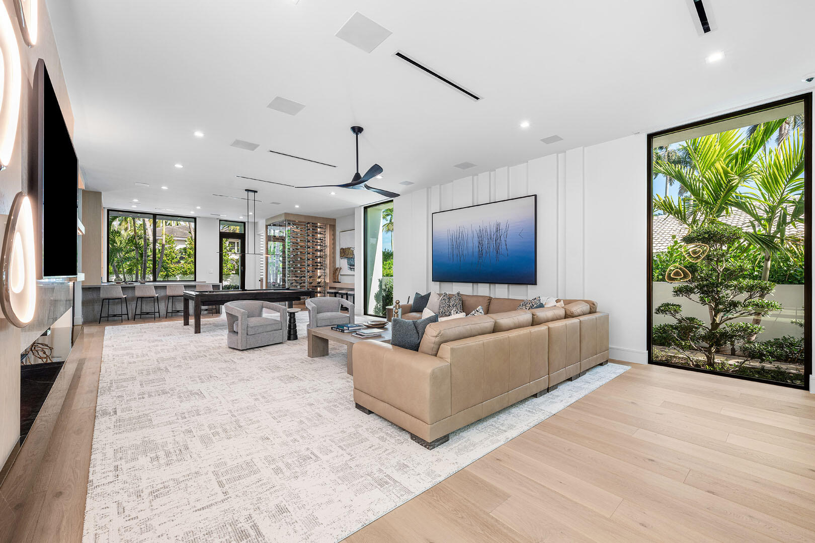 ROYAL PALM YACHT & COUNTRY CLUB - Residential