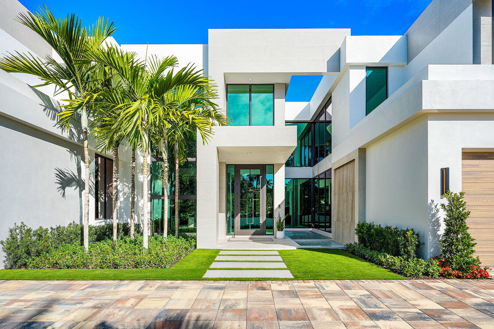 ROYAL PALM YACHT & COUNTRY CLUB - Residential