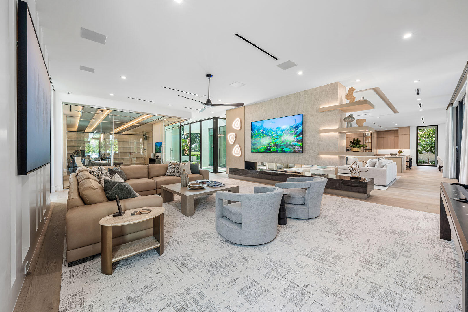 ROYAL PALM YACHT & COUNTRY CLUB - Residential