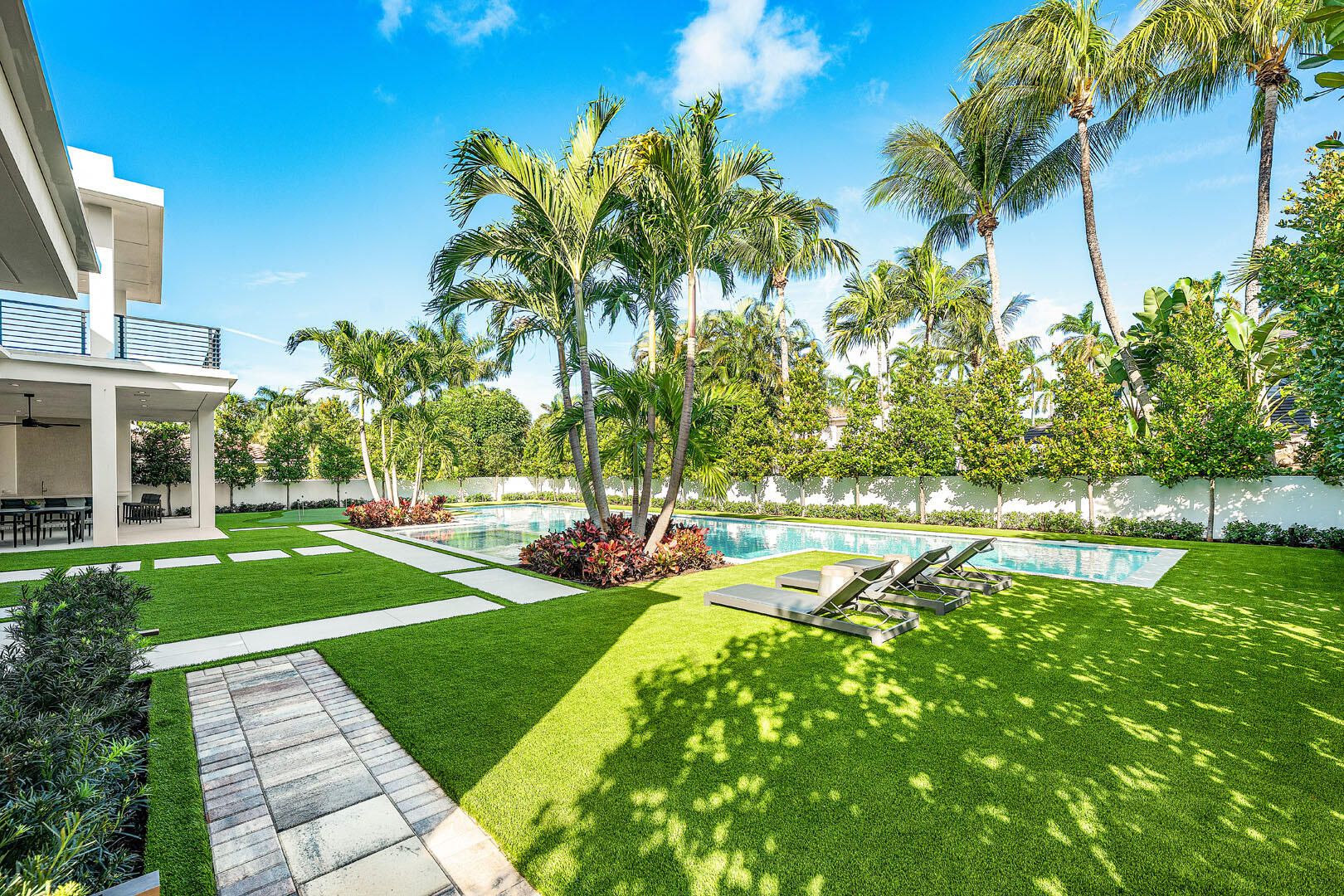 ROYAL PALM YACHT & COUNTRY CLUB - Residential
