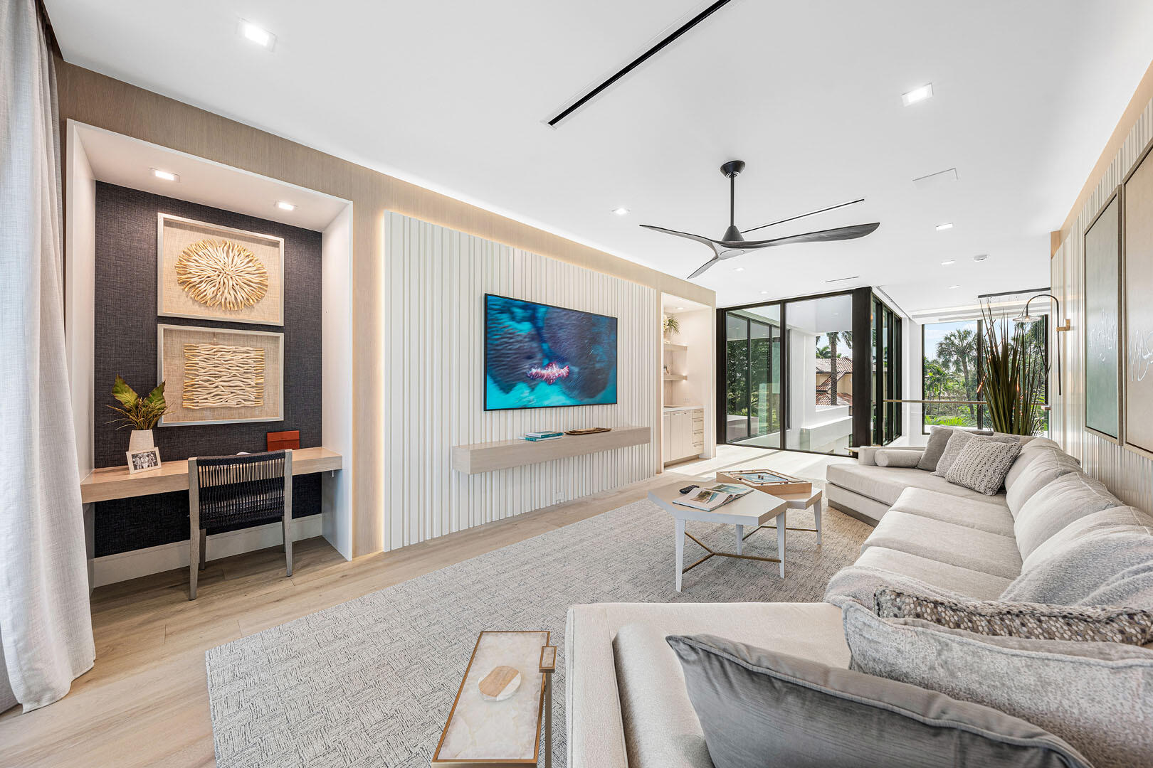 ROYAL PALM YACHT & COUNTRY CLUB - Residential