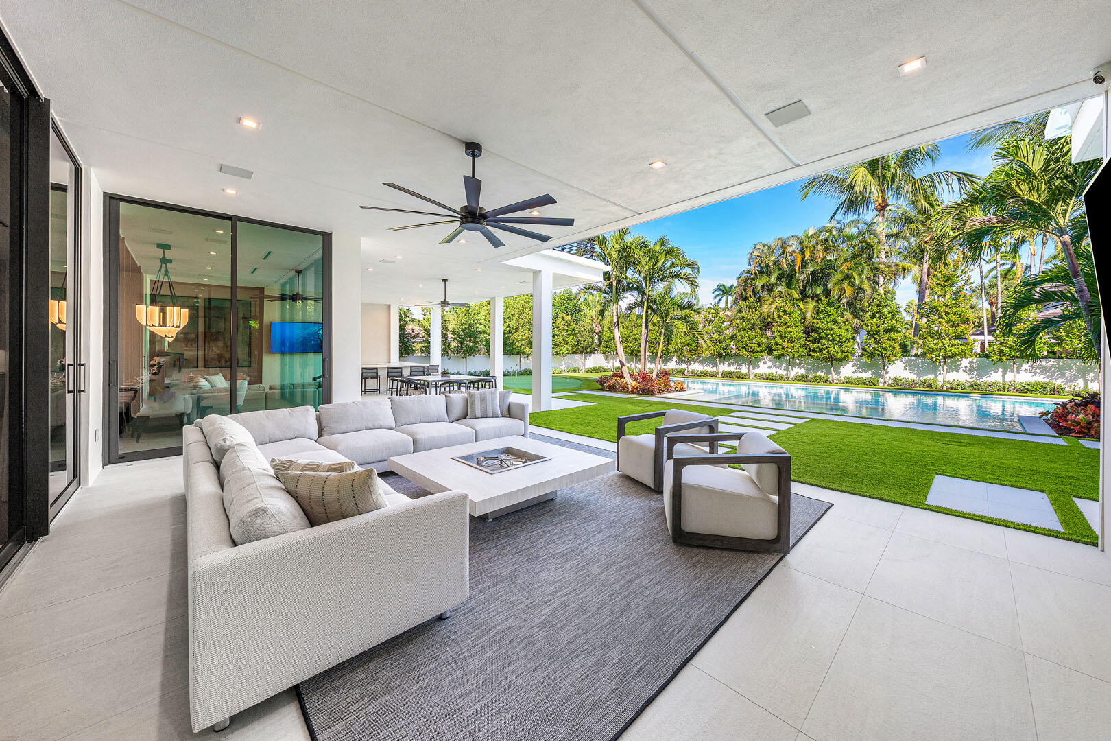 ROYAL PALM YACHT & COUNTRY CLUB - Residential