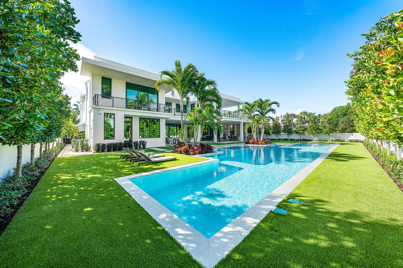 ROYAL PALM YACHT & COUNTRY CLUB - Residential