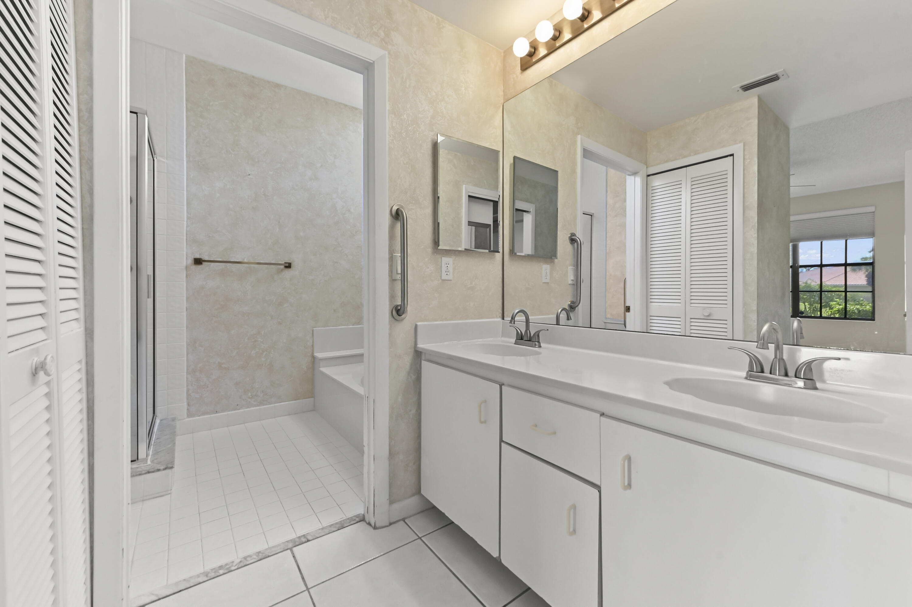 COVES AT PARKWALK - Residential