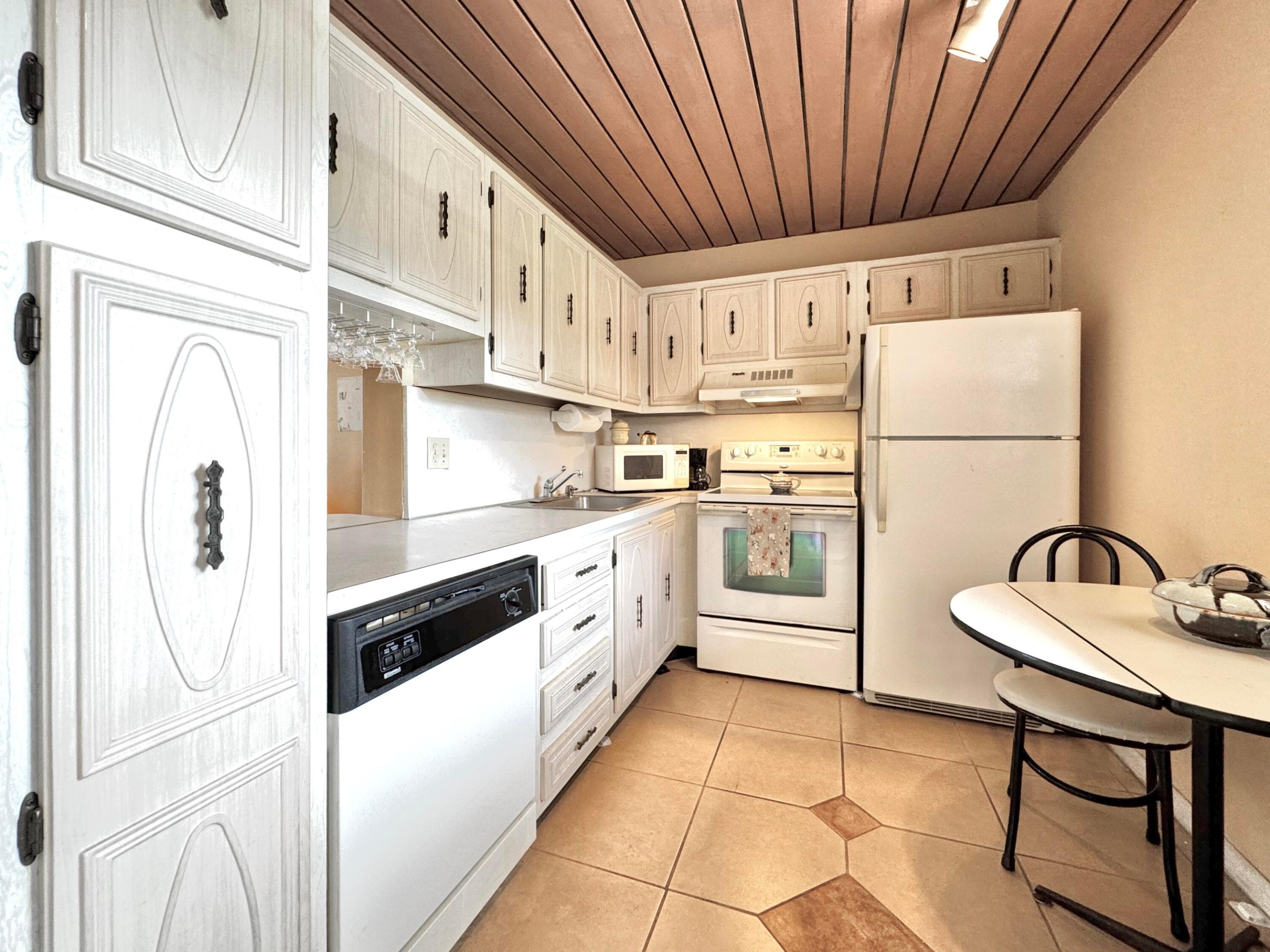 VILLAGE ROYALE - Residential